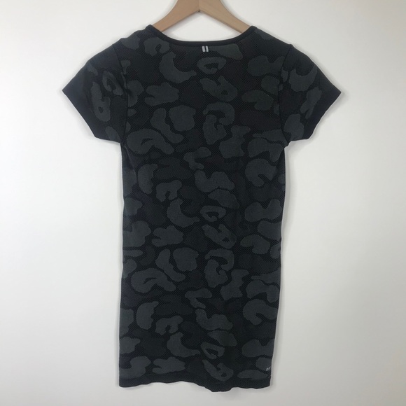 Nike Dry Fit Black Gray Camo Running Tee XS - Picture 2 of 8